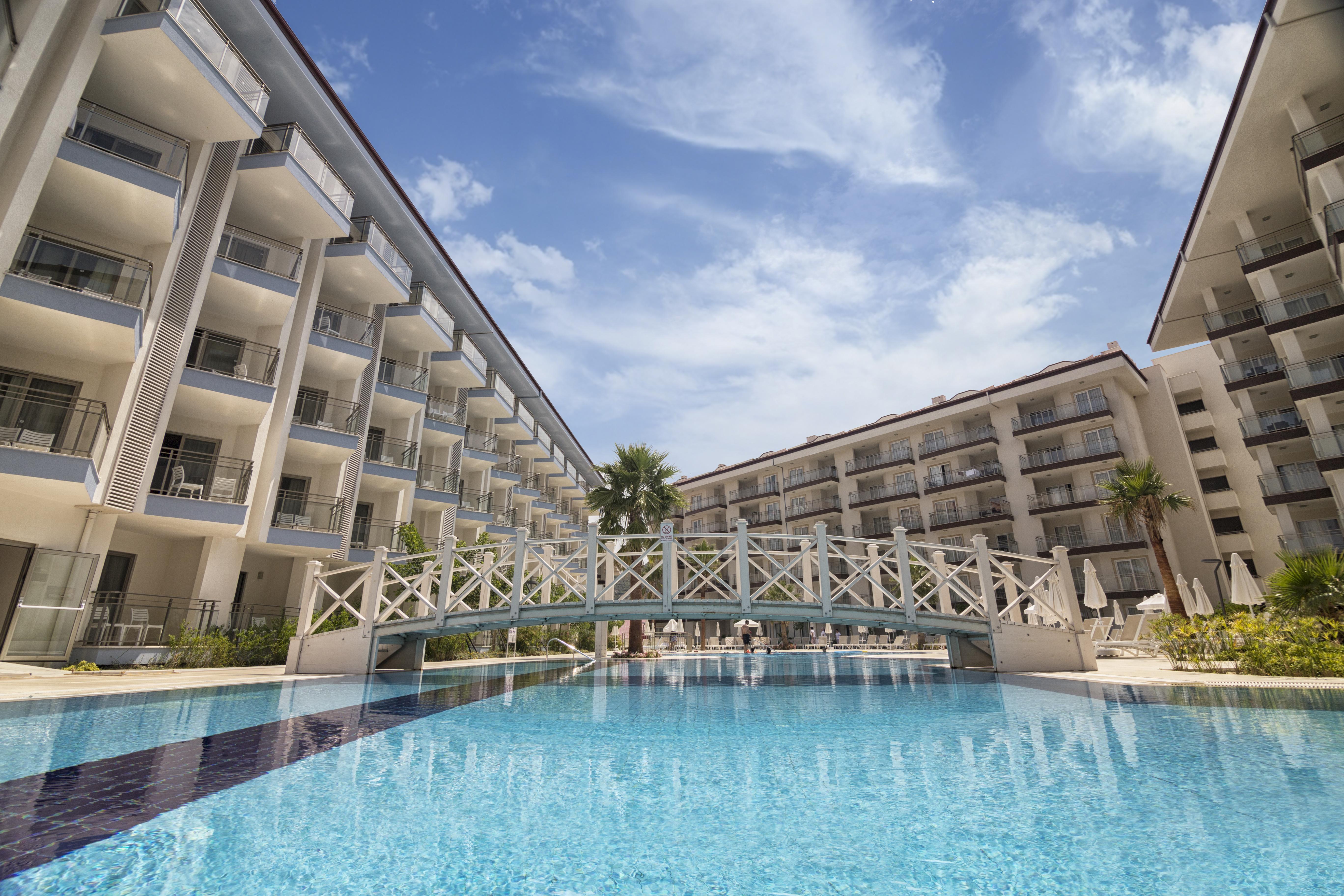 Ramada Hotel & Suites By Wyndham Kusadası Eksteriør billede
