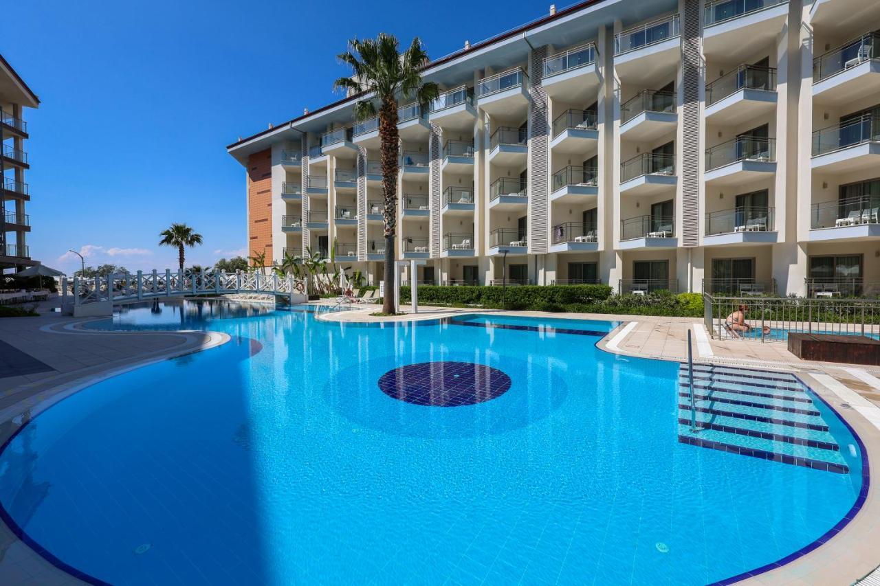 Ramada Hotel & Suites By Wyndham Kusadası Eksteriør billede