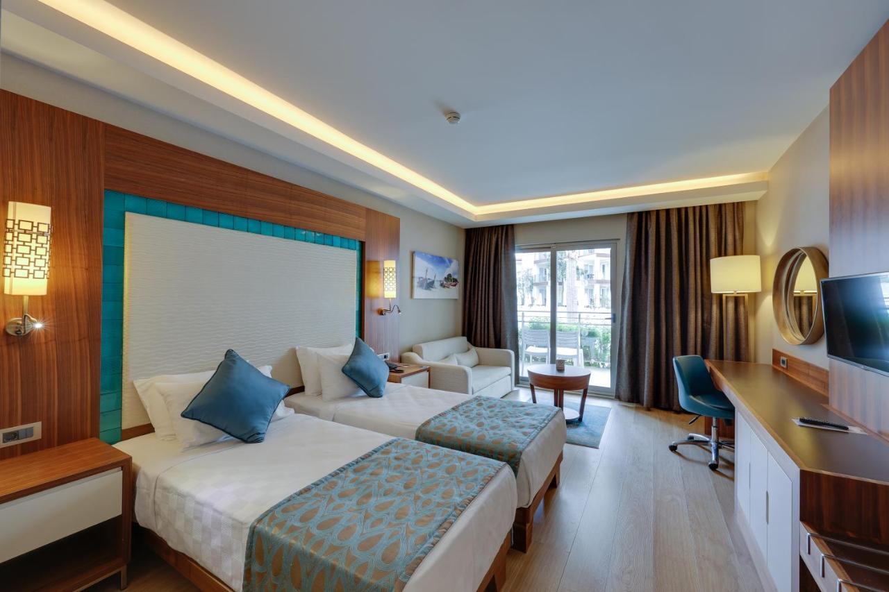 Ramada Hotel & Suites By Wyndham Kusadası Eksteriør billede