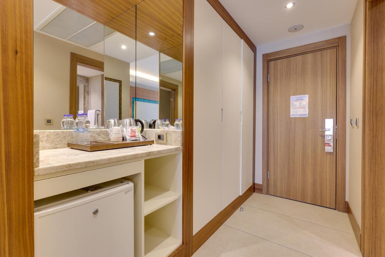 Ramada Hotel & Suites By Wyndham Kusadası Eksteriør billede