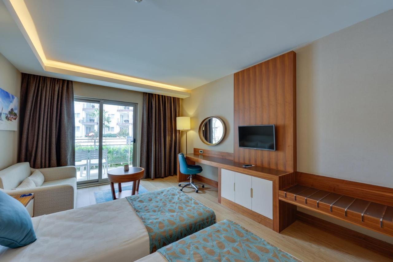 Ramada Hotel & Suites By Wyndham Kusadası Eksteriør billede