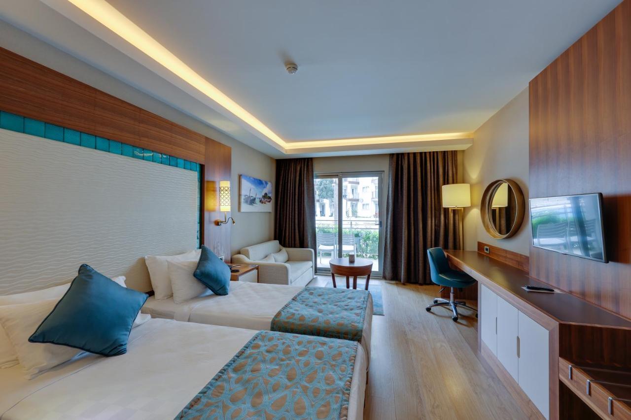 Ramada Hotel & Suites By Wyndham Kusadası Eksteriør billede