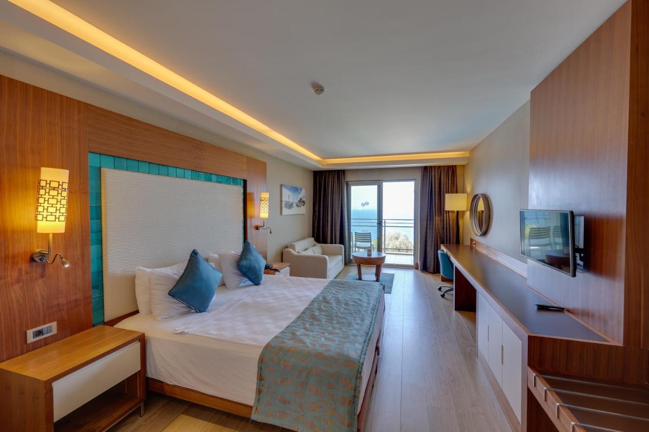 Ramada Hotel & Suites By Wyndham Kusadası Eksteriør billede